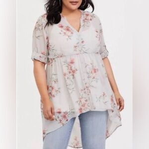 Torrid Off white Floral V-Neck Hi-Lo Blouse